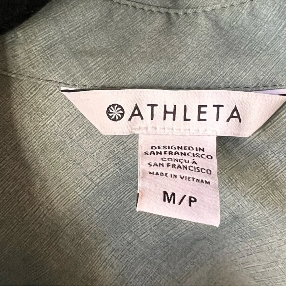 ATHLETA Urbanite Printed Oversized Button-Up Shirt in Denali Green Size M/PETITE - Picture 9 of 11